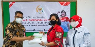 Mbak Casytha Berikan Bantuan APD dan Masker kepada RSUD Purwodadi
