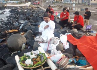 Merawat Budaya, DPC PDI Perjuangan Kota Pekalongan Laksanakan Sedekah Laut