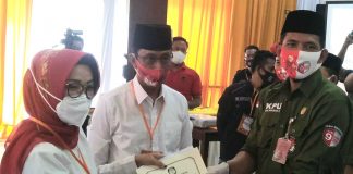 Paslon Etik-Agus (EA) Resmi Daftar di KPU Sukoharjo