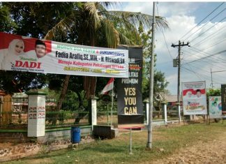 Pemasangan APK Cakada dari PDI Perjuangan Kabupaten Pekalongan