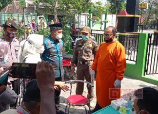 Sulistyorini dan Abang Baginda Berikan Masker serta Swab Gratis