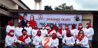 Beri Dukungan Putra Tercinta, Ibunda Rangkul Relawan Perempuan