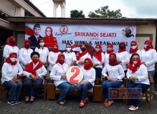 Beri Dukungan Putra Tercinta, Ibunda Rangkul Relawan Perempuan