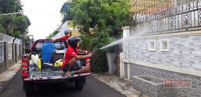 DPC PDI Perjuangan Kota Pekalongan Kembali Lakukan Penyemprotan di Perum Binagriya