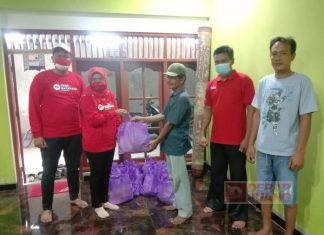 Hj. Kadarwati Bagikan Paket Sembako Kepada Masyarakat Terdampak Covid-19