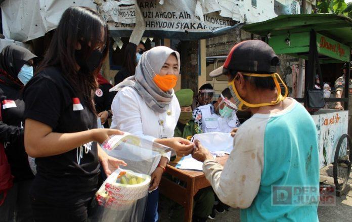 Hj. Sri Ruwiyati Terjun Gelar Operasi Masker