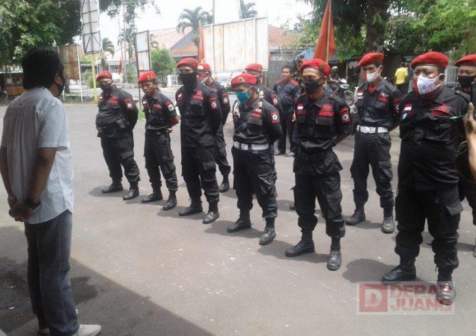 Ketua DPC PDI Perjuangan Banyumas Intruksukan Satgas Jaga Kantor Partai
