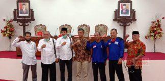 Ketua DPRD Sukoharjo Temui Demonstran Buruh