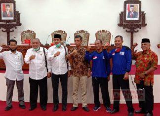 Ketua DPRD Sukoharjo Temui Demonstran Buruh