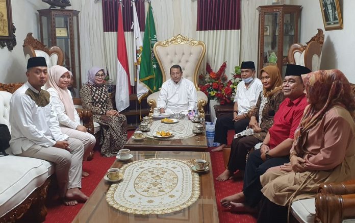 Masa Cuti Dimanfaatkan Sri Sumarni Sowan Ke Kediaman Habib Lutfi Bin Yahya