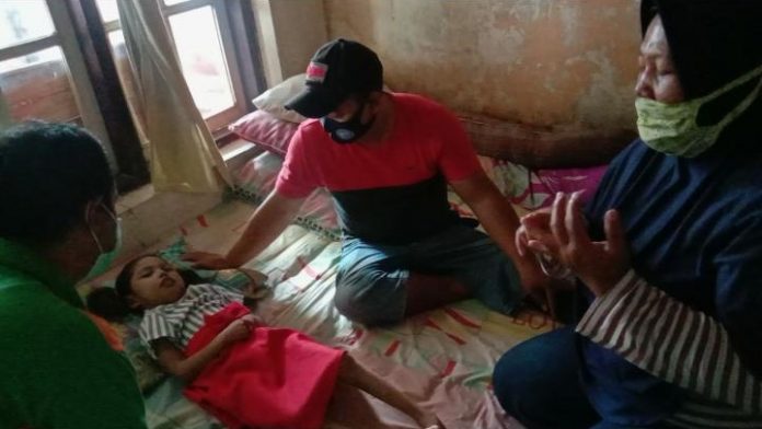 REPDEM Kudus Serahkan Kursi Roda untuk Anak Penyandang Difabel