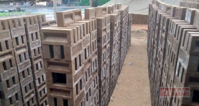 Simpatisan PDI Perjuangan Kabupaten Magelang Kelola Usaha Bahan Interior Klasik