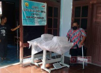 Sri Sumarni Berikan Mesin Jahit untuk Penyandang Disabilitas
