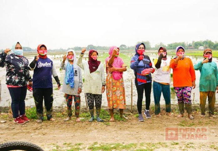 Sri Sumarni Serap Aspirasi Petani Grobogan Langsung di Sawah