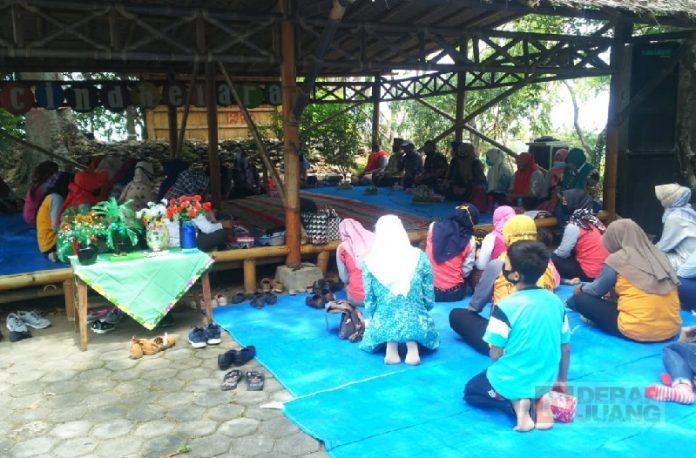 Tingkatkan Kreativitas Warga, KJ Grobogan Berikan Pelatihan Kerajinan Barang Bekas (2)