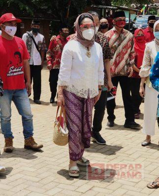 Tuti Roosdiono Letakan Batu Pertama BLK Yayasan Asalafi Susukan