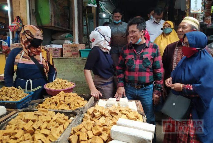 Afif Nurhidayat Blusukan di Pasar Kretek