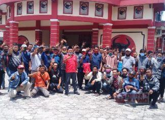 Antusiasme Kader PDI Perjuangan Lakukan Pengukuran Seragam Satgas