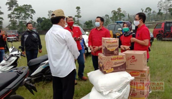Bakti Sosial Fraksi PDI Perjuangan Boyolali untuk Korban Pengungsi Merapi (2)
