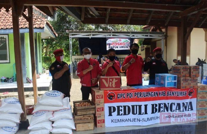 DPC PDI Perjuangan Banyumas Serahkan Bantuan Masyarakat Terdampak Banjir