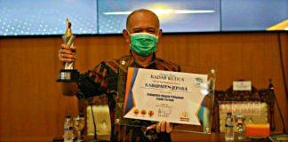 Dipimpin Kader PDI Perjuangan, Pemkab Jepara Kembali Raih Penghargaan Radar Kudus Award