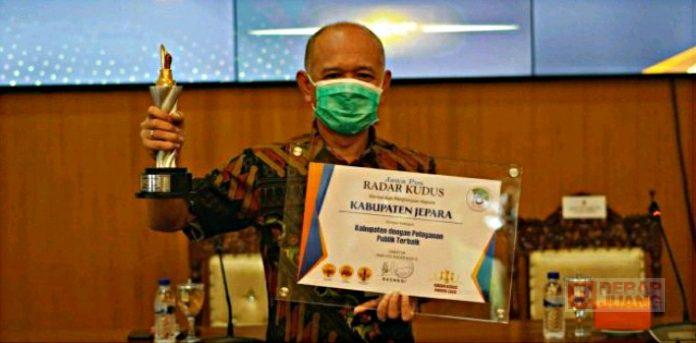 Dipimpin Kader PDI Perjuangan, Pemkab Jepara Kembali Raih Penghargaan Radar Kudus Award 1