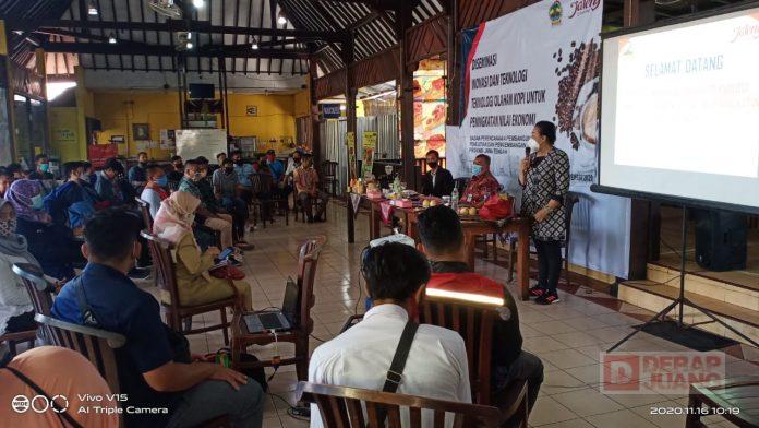 Kunjungi Dapil di Kota Tegal, dr. Messy Widyastuti Bekali Generasi Milenial Ketrampilan Meracik Kopi