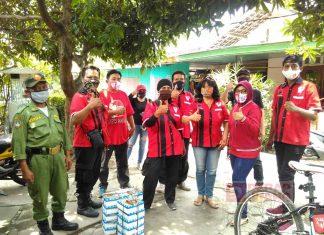 Pengurus Ranting PDI Perjuangan Joyosuran dan OPO Berikan Bantuan Kepada Warga Yang Menjalani Isolasi