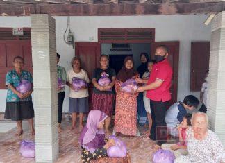 Sarno Berikan Bantuan Paket Sembako Kepada Masyarakat Terdampak Covid-19