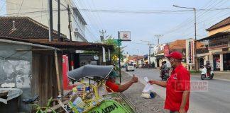 Sosialisasikan TIM, H. Munawir Bagikan Sembako