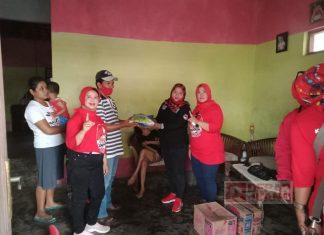 Srikandi PDI Perjuangan Klaten Bagikan Sembako Kepada Masyarakat Terdampak Covid-19
