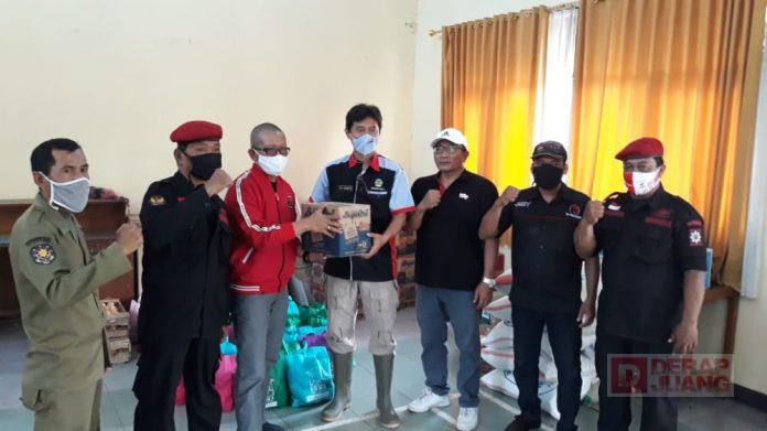 DPC PDI Perjuangan Banyumas Bantu Ringankan Masyarakat Terdampak Tanah Longsor