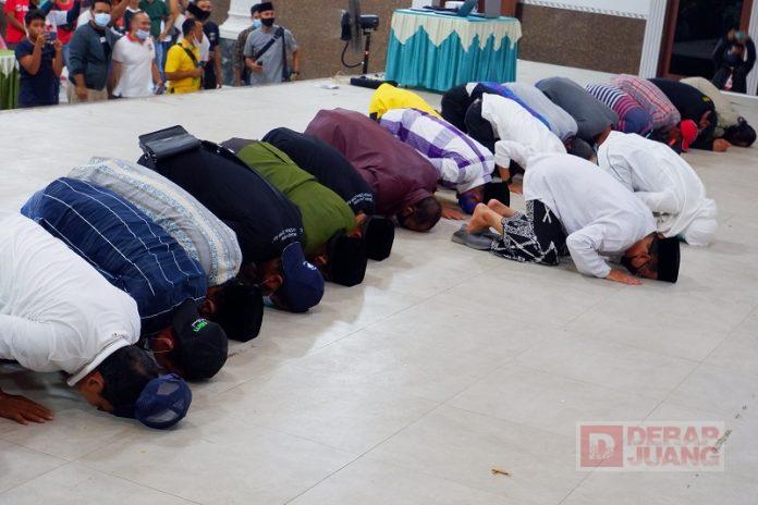 Deklarasi Kemenangan, Eisti-Alim Lakukan Sujud Syukur
