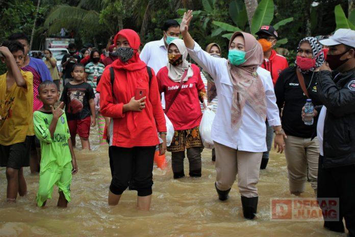 Dyah Hayuning Pratiwi Berikan Bantuan Kepada Masyarakat Terdampak Banjir