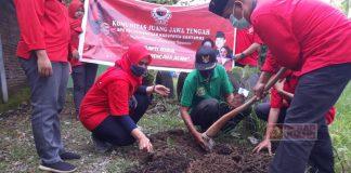 Gelar Bakti Sosial, Komunitas Juang Banyumas Lakukan Penanaman Pohon