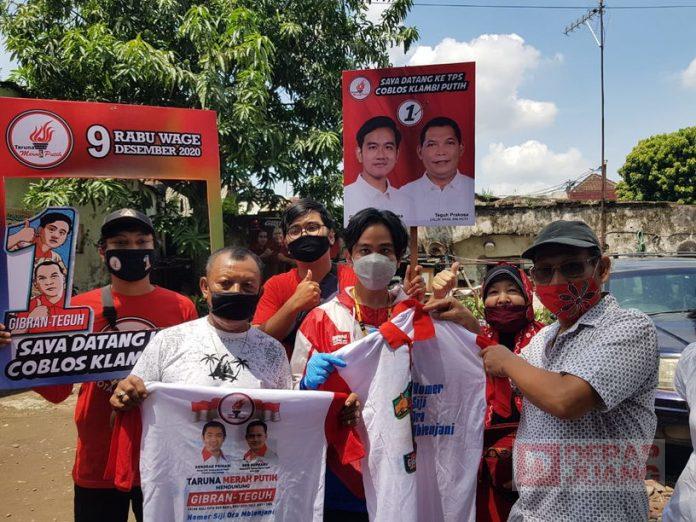 Gibran Bersama Taruna Merah Putih Kota Surakarta Bagikan Ribuan Kaos Kepada Masyarakat