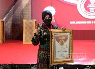 Hj. Sri Mulyani Terima Penghargaan IGA Tahun 2020