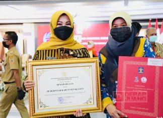 Hj.Sri Mulyani Terima Piagam Penghargaan Peduli HAM 2020