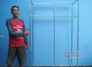 Kader PDI Perjuangan Banjarnegara Tekuni Usaha Pembuatan Almari dan Rak Bunga