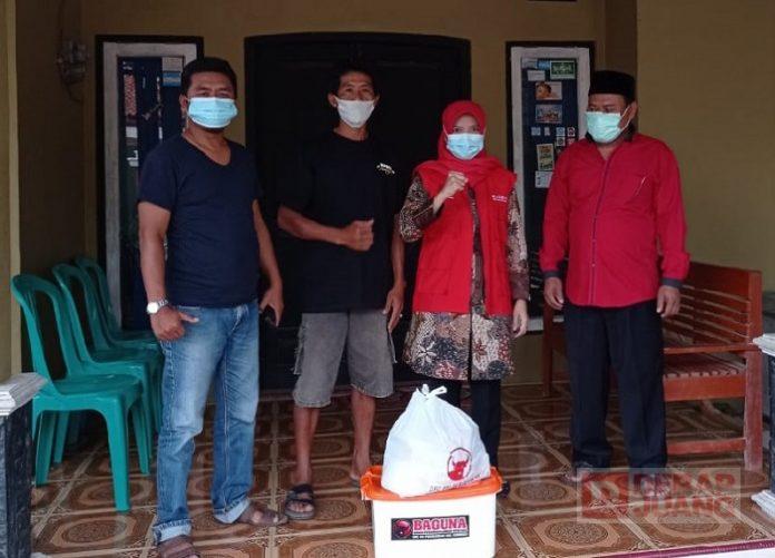 BAGUNA PDI Perjuangan Kebumen Berikan Bantuan Korban Terdampak Covid-19