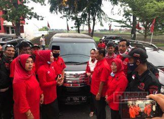 Bupati Brebes Serahkan 1 Unit Mobil Guna Perkuat DPC PDI Perjuangan Brebes