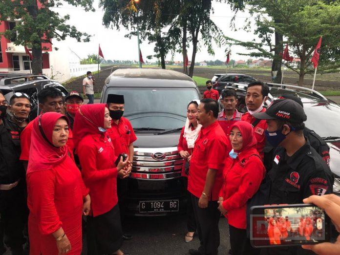Bupati Brebes Serahkan 1 Unit Mobil Guna Perkuat DPC PDI Perjuangan Brebes