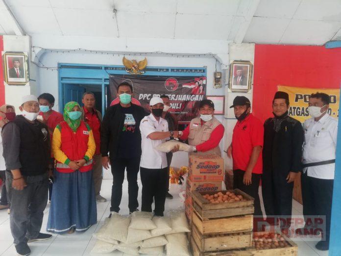 DPC PDI Perjuangan Kabupaten Batang Peduli Masyarakat Terdampak Banjir