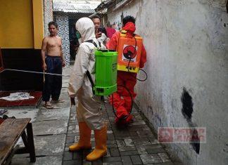 DPC PDI Perjuangan Kota Tegal Kembali Lakukan Penyemprotan Disinfektan di Lingkungan Masyarakat