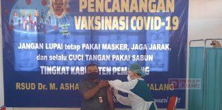 Drs. H. Martono Mendapat Vaksinasi Perdana di Kabupaten Pemalang