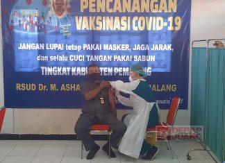 Drs. H. Martono Mendapat Vaksinasi Perdana di Kabupaten Pemalang