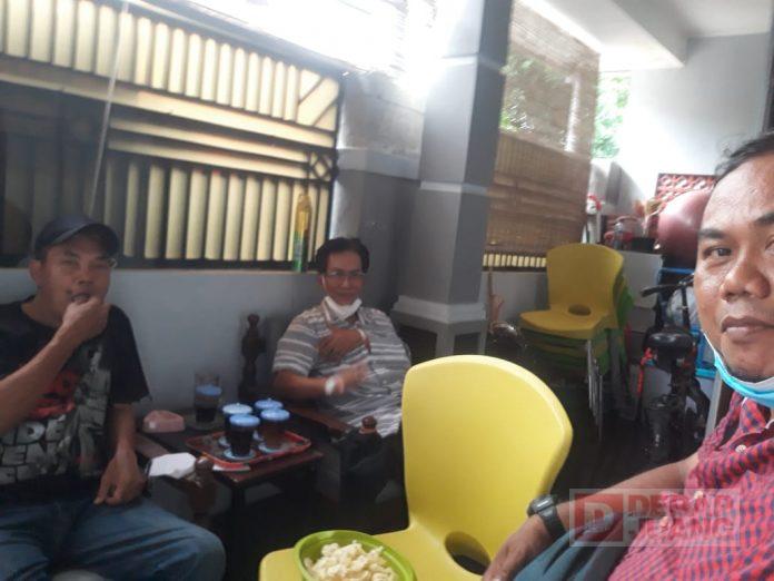 Edy Suripno Menjenguk Kader Partai Yang Sedang Sakit Merupakan Wujud Solidaritas DPC PDI Perjuangan Kota Tegal