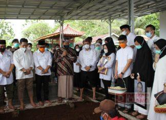 Eyang Kakung Bupati Purbalingga Dikebumikan di Makam Giri Cendana
