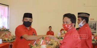 HUT PDI Perjuangan ke-48, Banteng Brebes Bagikan Tumpeng Kepada Masyarakat