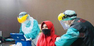 Hj. Sri Mulyani Laksanakan Program Vaksinasi Covid-19 Perdana